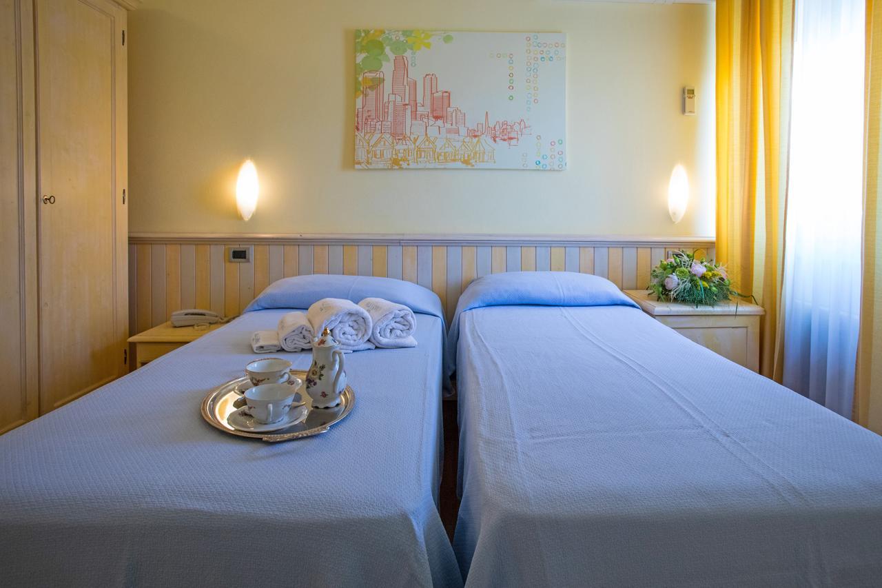 Hotel Massimo Марина ди Чечина Екстериор снимка