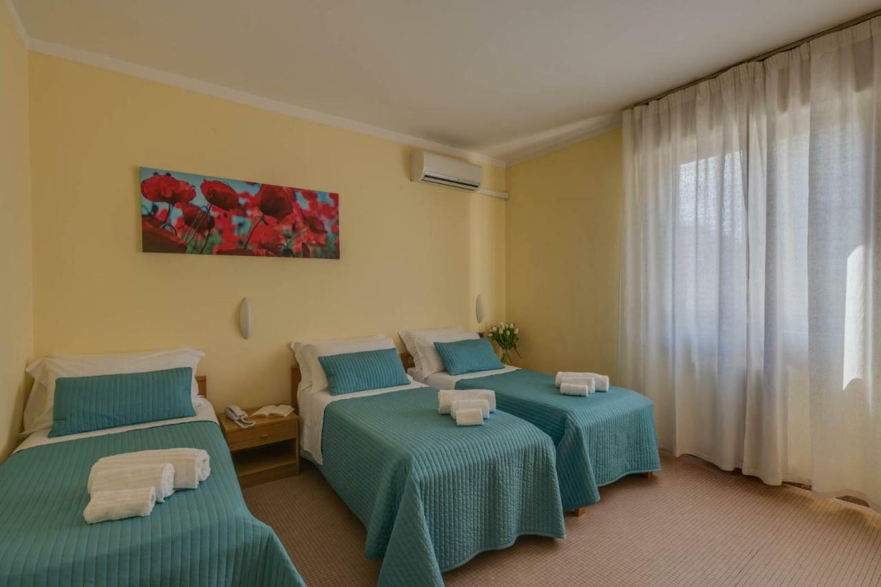 Hotel Massimo Марина ди Чечина Екстериор снимка