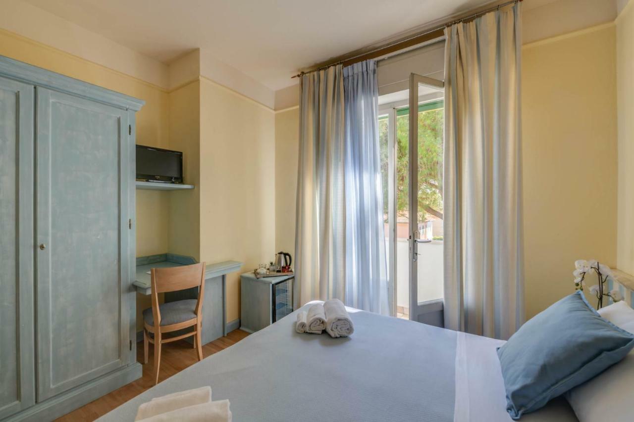 Hotel Massimo Марина ди Чечина Екстериор снимка