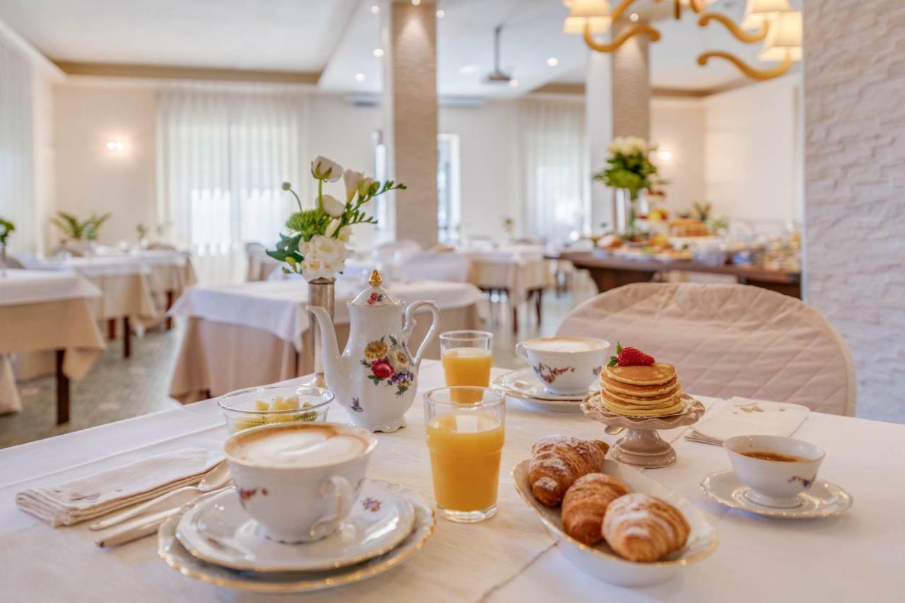 Hotel Massimo Марина ди Чечина Екстериор снимка