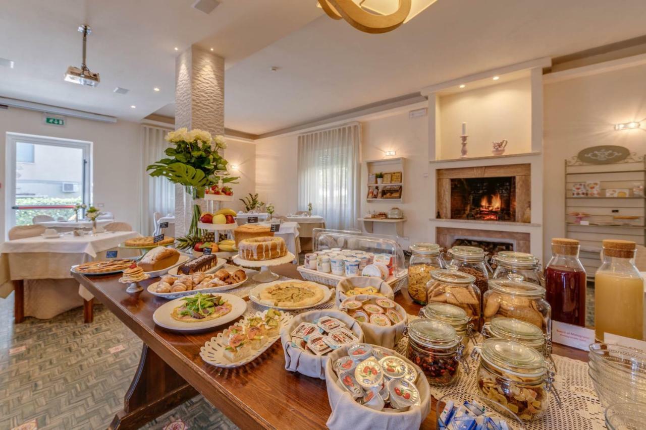 Hotel Massimo Марина ди Чечина Екстериор снимка